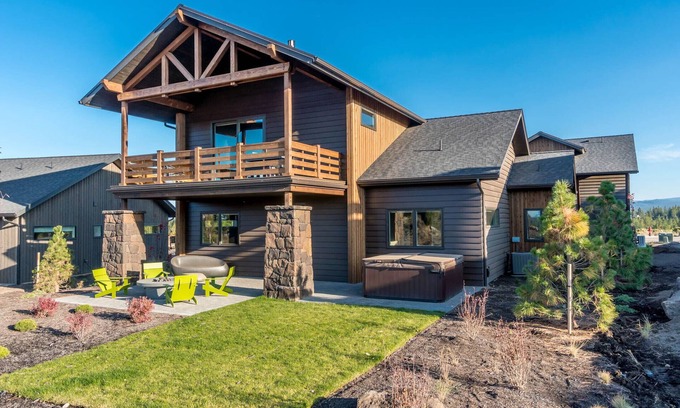 Bend Casa | Borders Bend's bike trails, 24-hr staff ~ concert shuttle ~ resort amenities~ 🐶