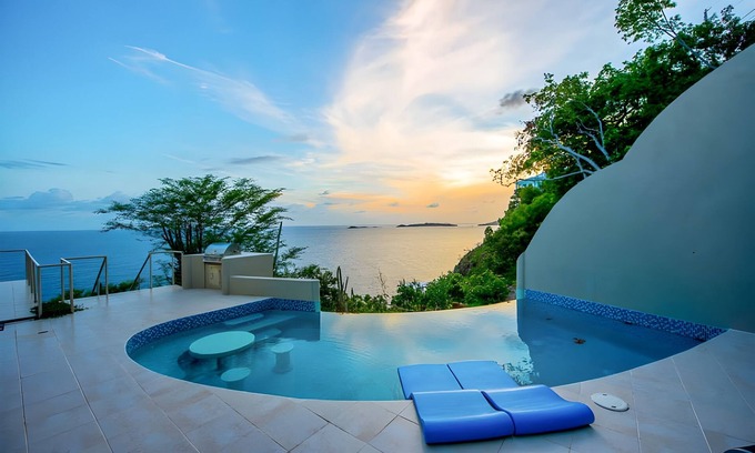 Great Cruz Bay Villa | PISCINA FRENTE AL MAR E INFINITO