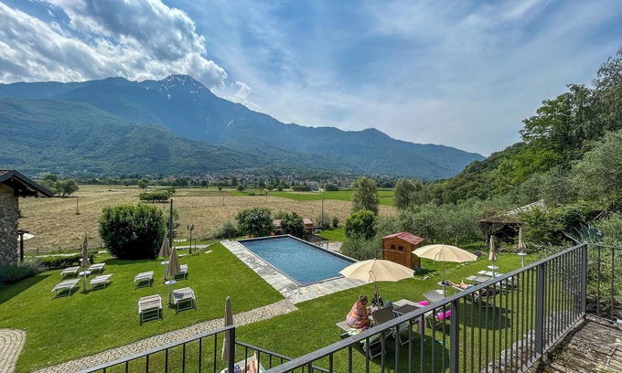 Colico Casa | Borgo Erbiola Mimosa Rustico Holiday Apartment with Pool