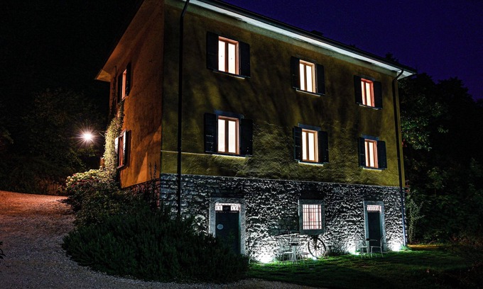 Gardola Otro | BORGO PARADISO- Spacious 4-bedroom farmhouse on 2 floors, sleep 12. Pet friendly