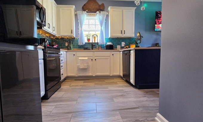 Murfreesboro Casa | Boro Breeze Vacation Rental & Venue-Tropical Island Charm, Amenities, Sleeps 4-8