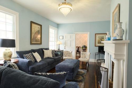Natchez Casa | Borum House - 3 Bed, 2 & Half Bath, Full Kitchen, Heart of Downtown Natchez