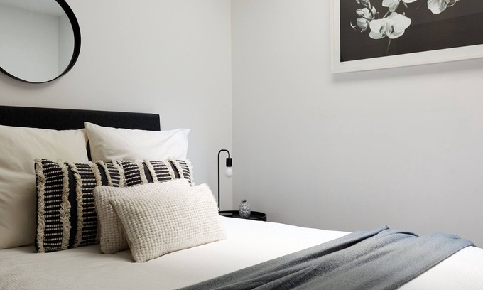Richmond North Casa | Bosisto Loft (With Car Parking)