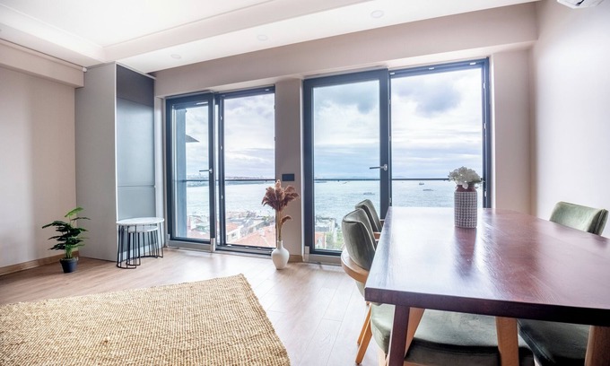 Bahcelievler Apartamento | Bosphorus View with 2 bedrooms and WiFi, AC, Elevator