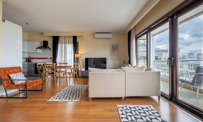 Galata Apartamento | Bosphorus View with 3 Large Bedrooms with WiFi, AC, Elevator