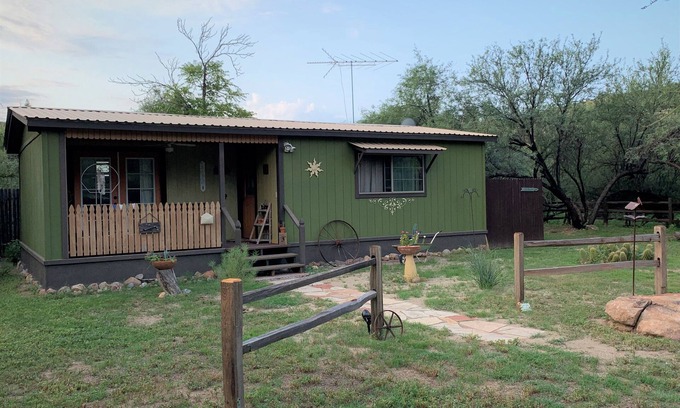 Morristown Casa | BOSQUES BUNGALOW A birder's delight! Near Wickenburg, AZ 1 of 3 casitas