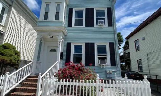 Ward Two Casa | Boston 2Bd Kg-Qn Bds entire unshared space near Harvard, MIT Subway w/parking