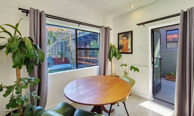 Cape Town City Centre Casa | Botanica - Sunny villa ideal for large groups