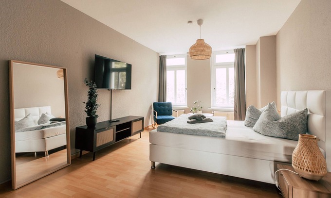 Zentrum-Ost Apartamento | *Botanical* 2-room apartment with kitchen - Luga Homes - Townhouse