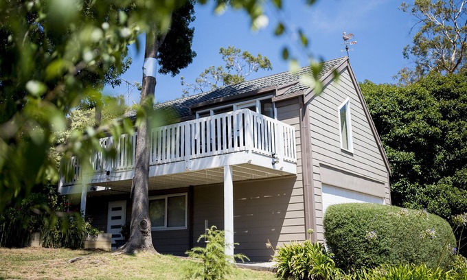 Mount Eliza Cabaña | Botanical hideaway|pool| beach box| campfire