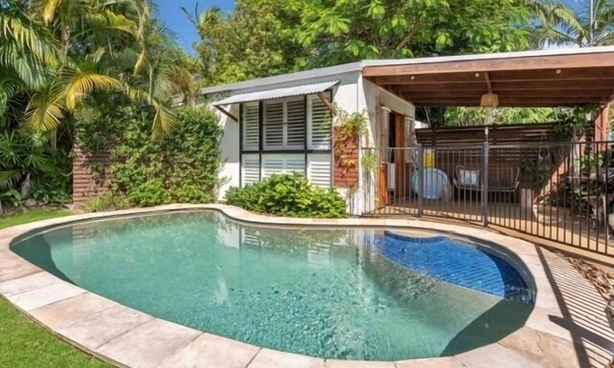 Moffat Beach Apartamento | Boudoir on Bryce St - (Pet Friendly to ONE, SMALL non hair shedding dog 4.5kg)