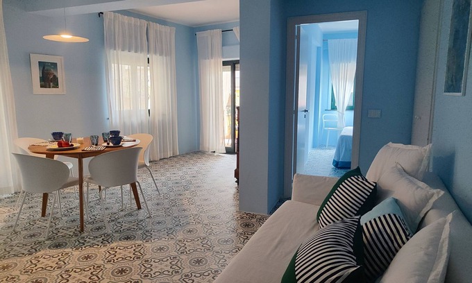 Letojanni Apartamento | Apartamento Bouganville a 30 metros del mar con aire acondicionado y wi-fi, x 4