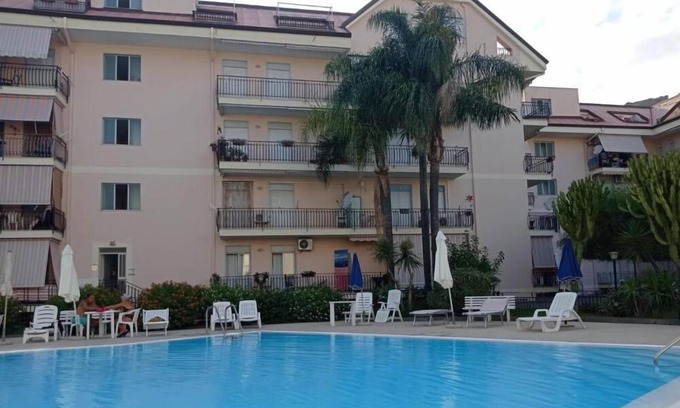 Calatabiano Apartamento | Bilo De Luxe 5 camas en residencia con piscina y cancha de tenis