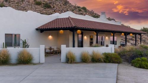 Yucca Valley Casa | Boulder Surrounded Escape- ANOTHERdeserthouse