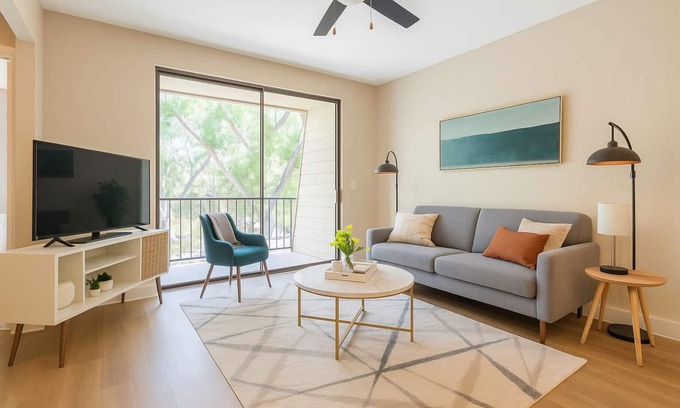 North Arlington Apartamento | Calm 1BR King Retreat | Poolside Bliss w/ Gym & Parking