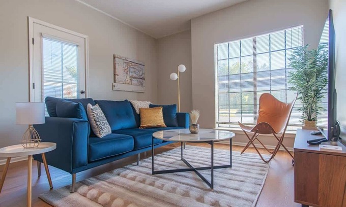 Irving Apartamento | Quiet 1BR King Suite | Pool, Gym, Parking 01