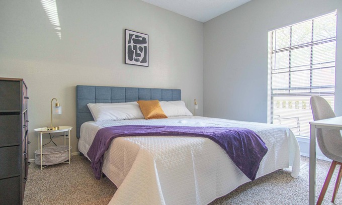 Irving Apartamento | Boulevard Stays Serene 1BR Apartment with Pool, Gym & Free Parking 03