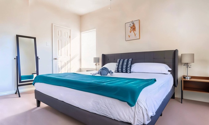 Irving Apartamento | Spacious 1BR King Suite | Pool, Gym Access & Free Parking