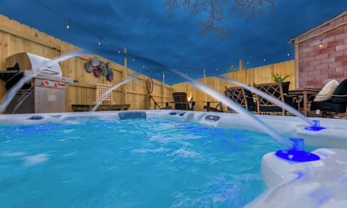 Phoenix Hill Casa | Bourbon tour destination w/ hot tub & outdoor area