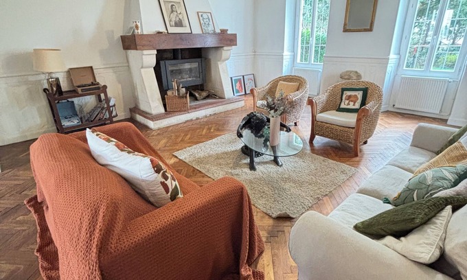 Cercoux Casa | Bourgeois house with large wooded park.