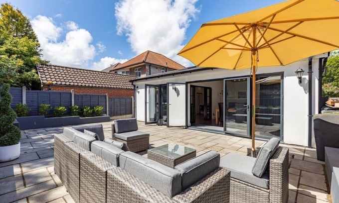Southbourne Casa | BOURNECOAST: TWO BEDROOM MODERN FAMILY BUNGALOW NEAR SHOPS/RIVER/BEACH - HB2079