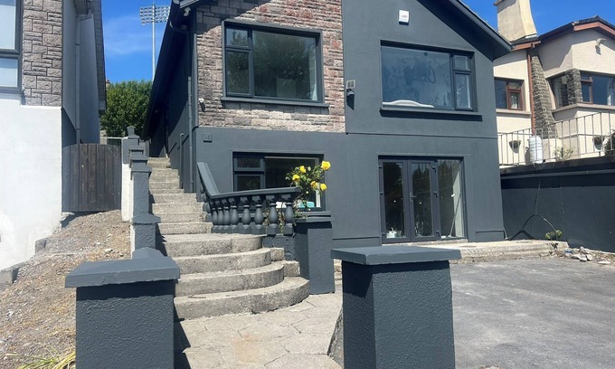Galway City Centre Casa | Boutique bayside property 500m from city center.