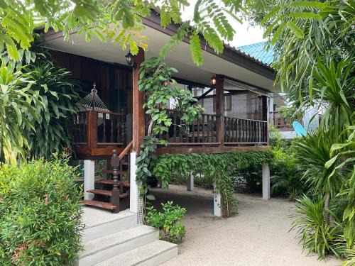 Bang Po Casa | Boutique Beach Cottage - Steps to Beach