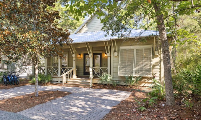 Hammocks of Seagrove Casa | Seagrove Beach escape—outdoor oasis, steps to pool, 4 bikes, 1 mile to Seaside