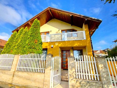 Deva Casa | Boutique Casa Galbena