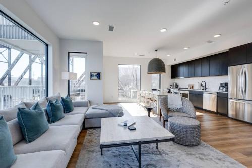 North Capitol Casa | Boutique Condo On Nashville Riverfront- Park Free