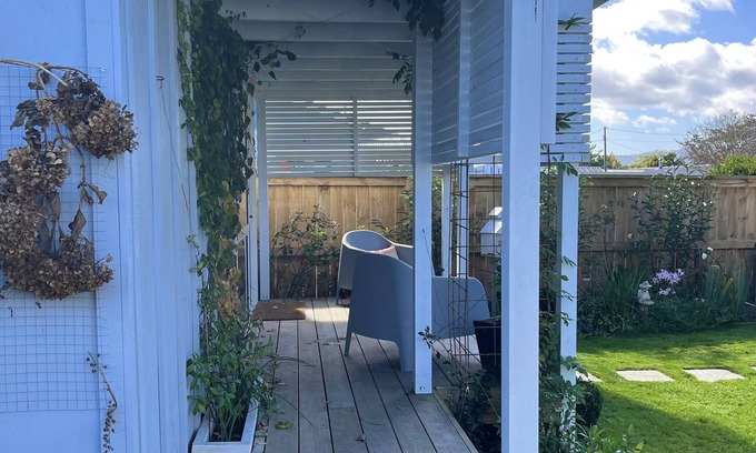 Matamata Cabaña | Boutique French Cottage - Walk to Town!