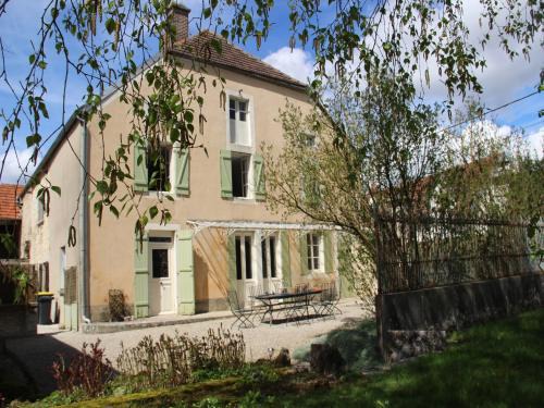 Bouix Casa | Boutique Holiday Home in Bouix with Garden