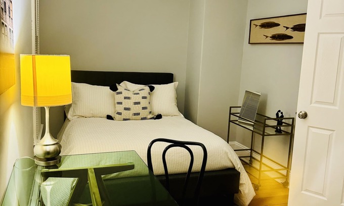 Hartford Apartamento | Boutique Hotel Suite Feel in Every Room! Traveling Professionals Welcome!