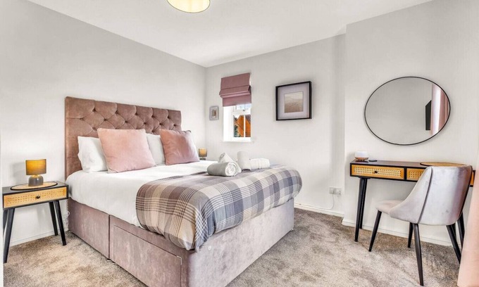 Bletchley Casa | Boutique House Excellent Location Free Parking