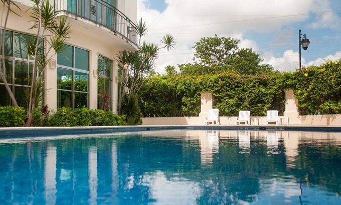 Cancun Casa | Casa Boutique en residencial privado con piscina y areas verdes