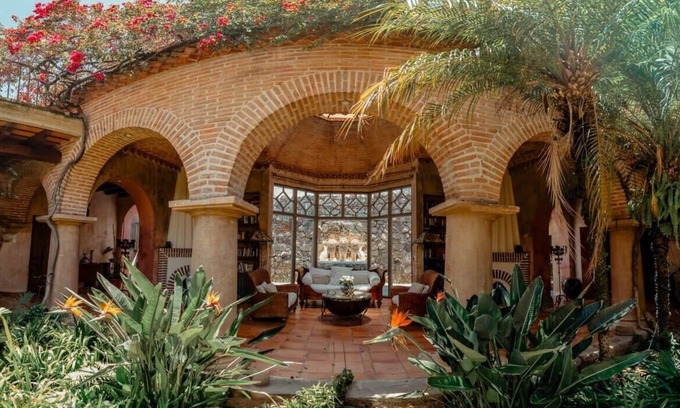 Antigua Guatemala Cama Y Desayuno | Boutique Jazmin Stay, Pool in Antigua