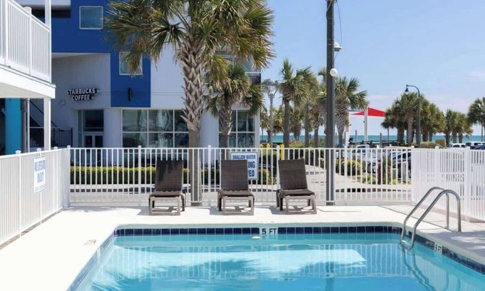 Downtown Myrtle Beach Apartamento | Boutique on the beach, Studio #109 + Pool