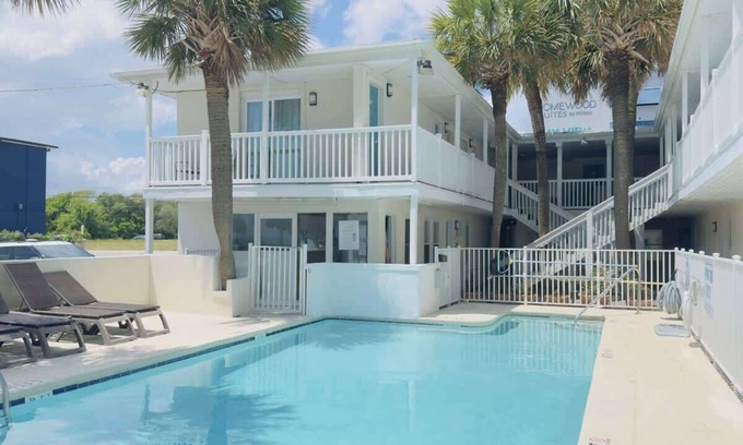 Downtown Myrtle Beach Apartamento | Boutique on the beach, Studio #125 + Pool