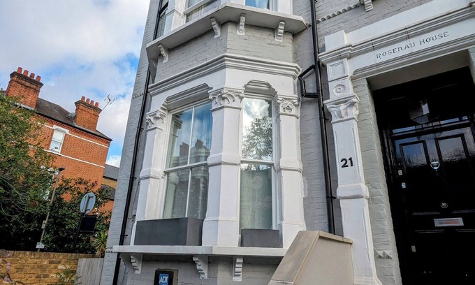 St. Mary's Park Casa | Boutique Victorian Flat | Battersea Park | 2 Bedroom