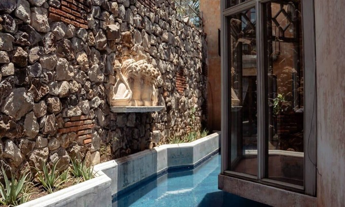 Antigua Guatemala Cama Y Desayuno | Boutique Zahar Stay, Pool in Antigua