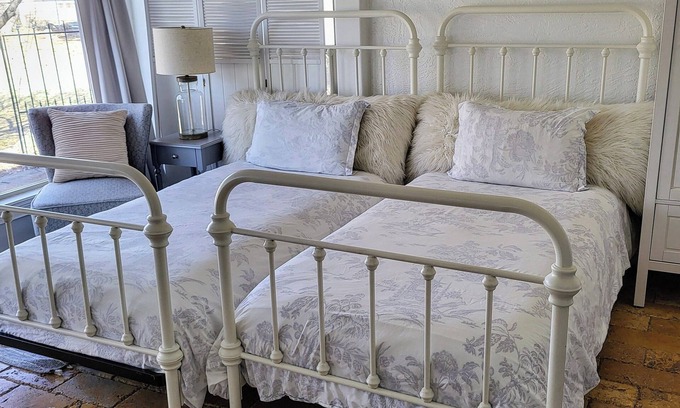 Bosque Apartamento | Bovine Studio at Europa Coffee, Inn, & Events