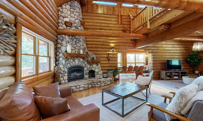 Upper Moonridge Cabina | Bow Canyon Oasis ~ Luxury Moonridge Log Home | Game Room & Loft