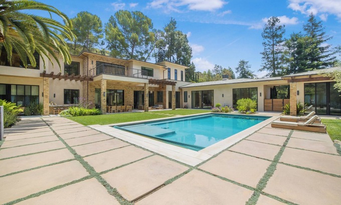 Beverly Hills Casa | Bowmont - Resort-Style Beverly Hills Escape w/ Pool, Garden and Privacy