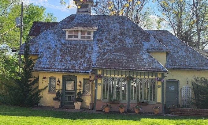 Keokuk Casa | Box Cottage
