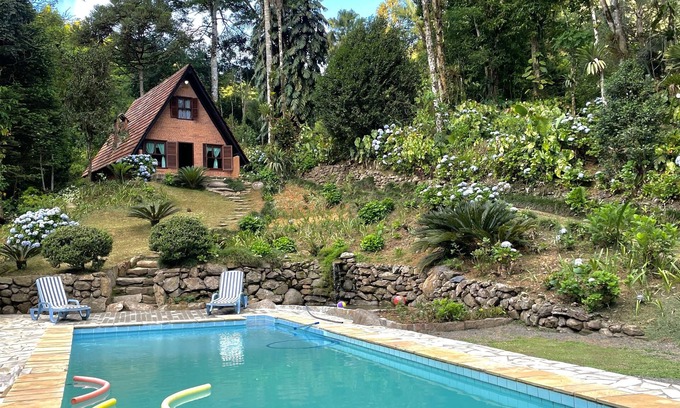 Timbo Chalet De Esquí | Chalé com Piscina no Alto da Montanha a Poucos Minutos de Pomerode