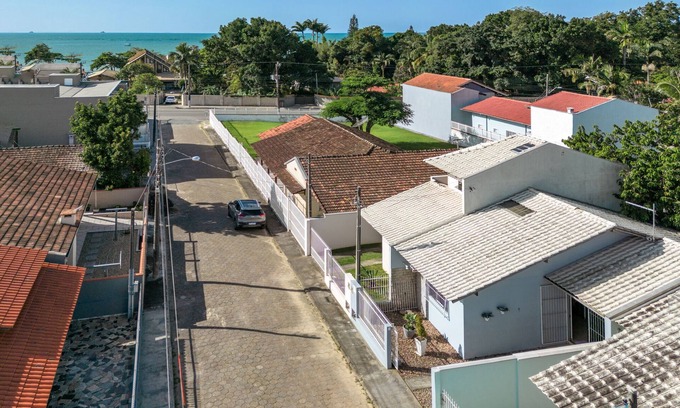 Praia da Armacao do Itapocoroi Casa | Linda Casa a 150m da Praia e 900m do Beto Carrero