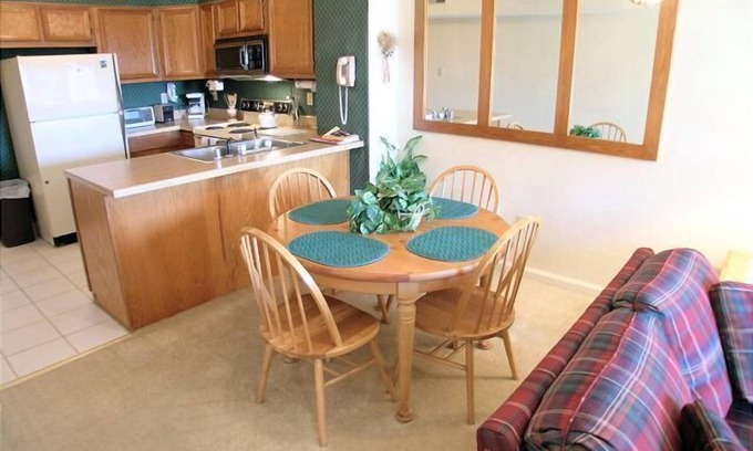 Davis Condominio | BR248-Pool! Close to all ski areas and Canaan Valley Attractions!