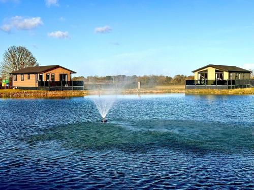 Louth Cabina | Brackenborough Lakes Resort