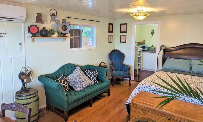 Westlake Cabina | Brakeman's Bay - Luxury Studio Vacation Rental - Wheelchair Accessible