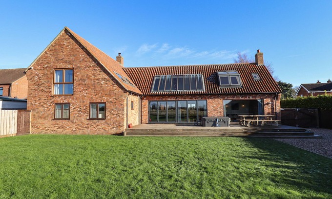 Spilsby Casa | BRAMBLEBERRY BARN, pet friendly, luxury holiday cottage in Spilsby